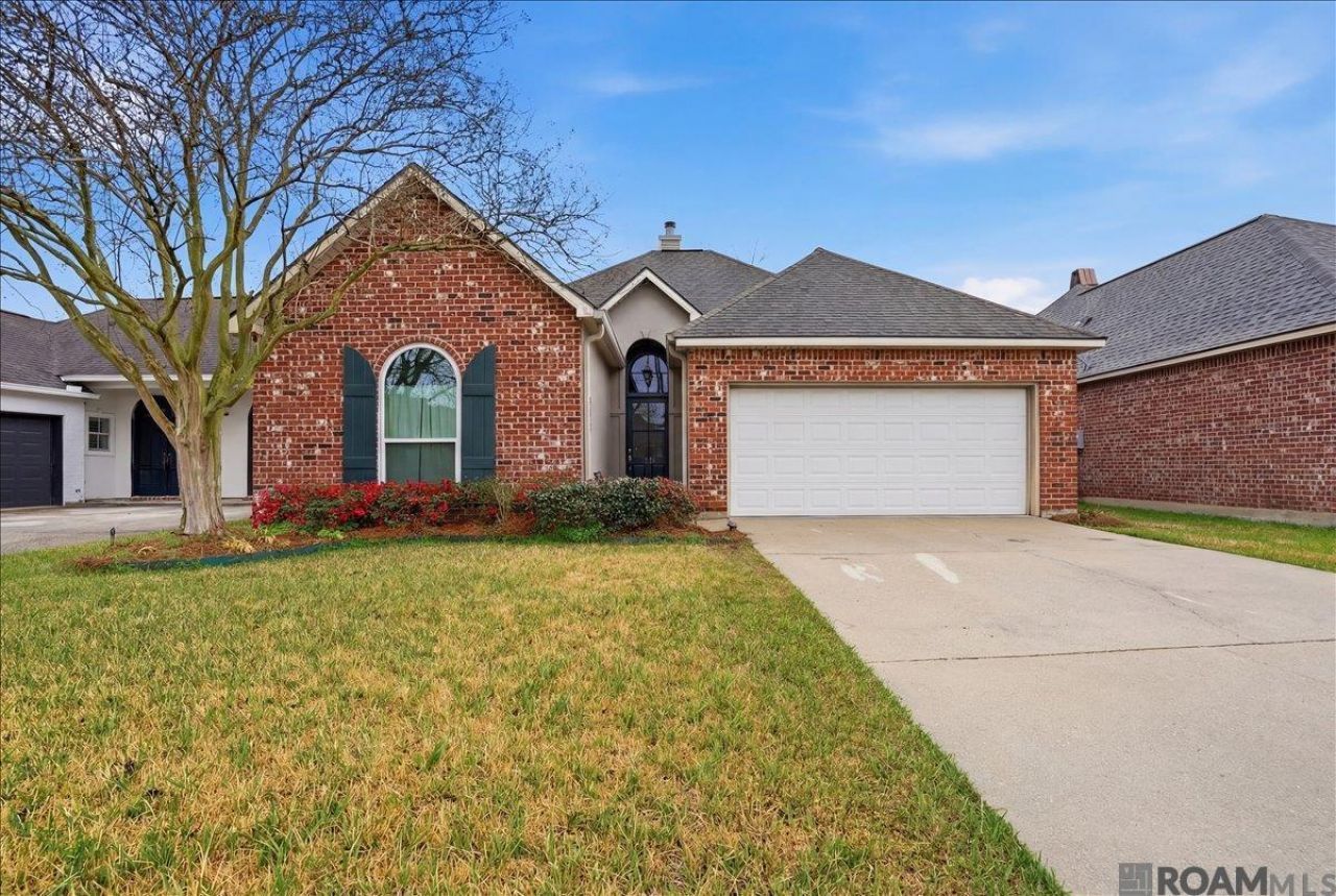 2140 Hunters Trail Dr, Baton Rouge, LA 70816 Main Photo
