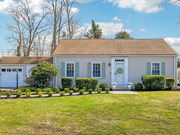 4 Jeffrey Lane, Setauket, NY 11733