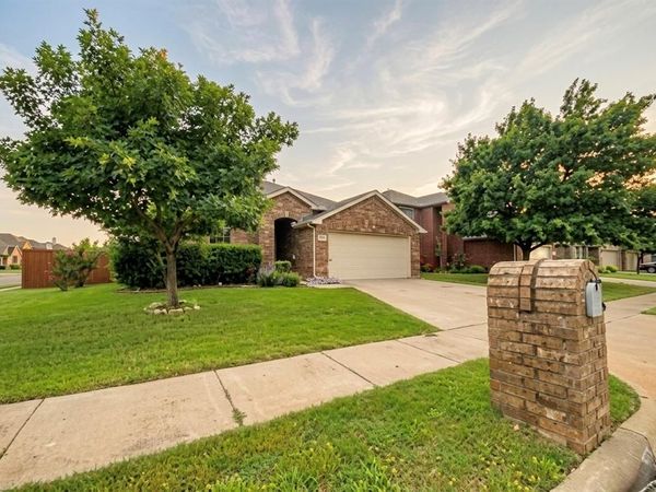 421 Goldstone Lane, Fort Worth, TX 76131