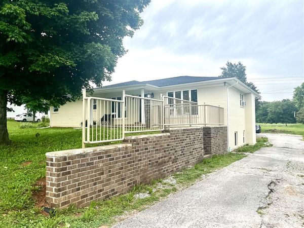 8691 Russellville Road , Bowling Green, KY 42101