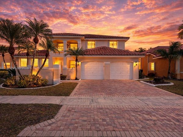 357 SW 188th Ter, Pembroke Pines, FL 33029