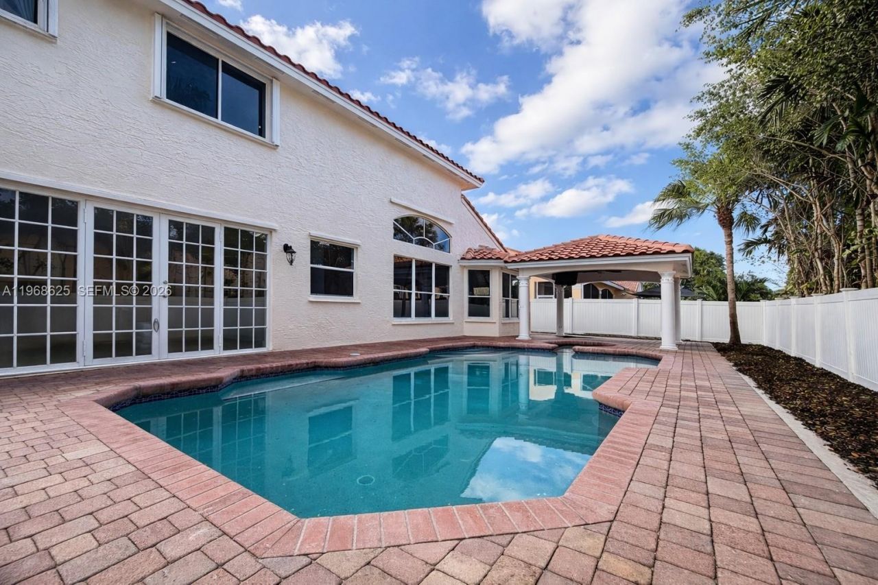 357 SW 188th Ter, Pembroke Pines, FL 33029 Photo