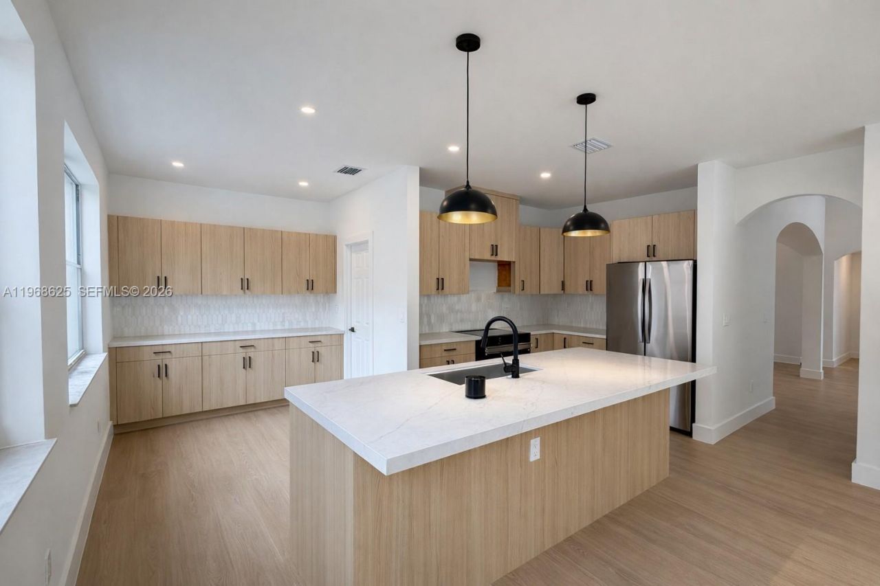 357 SW 188th Ter, Pembroke Pines, FL 33029 Photo