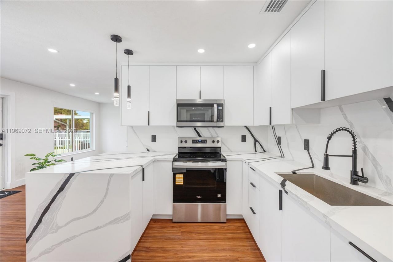 2520 NW 108th St, Miami, FL 33167 Photo