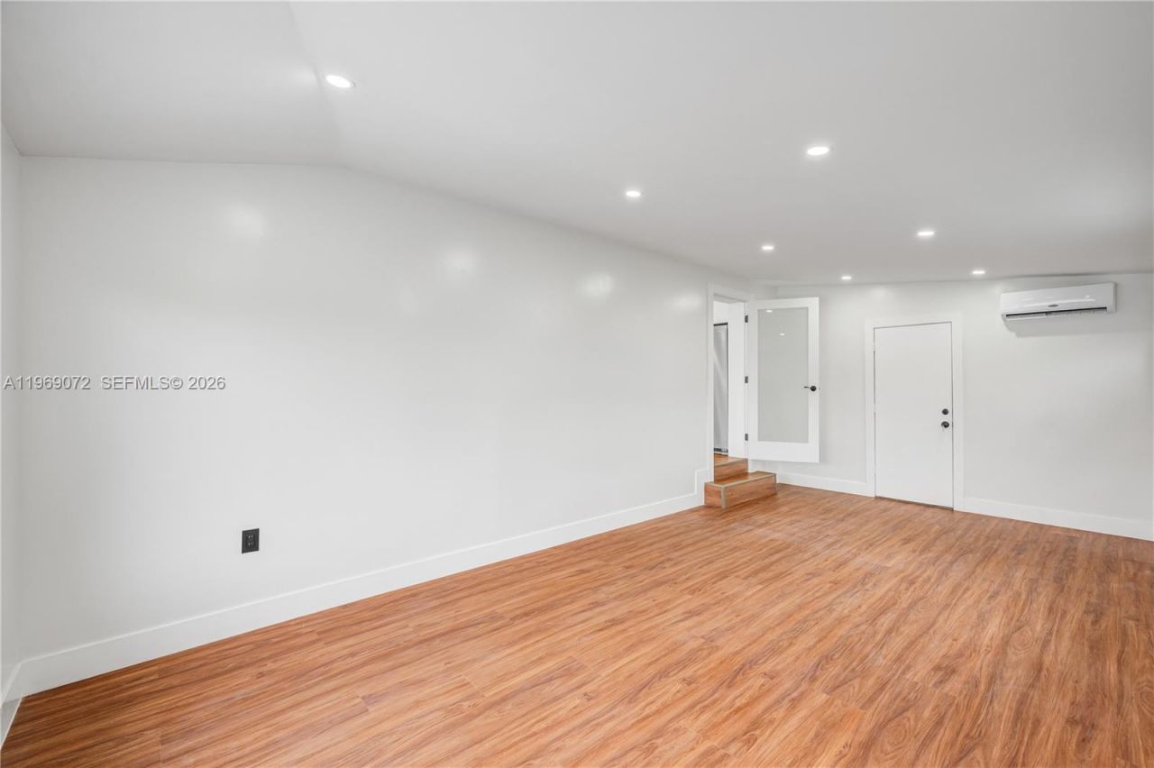 2520 NW 108th St, Miami, FL 33167 Photo