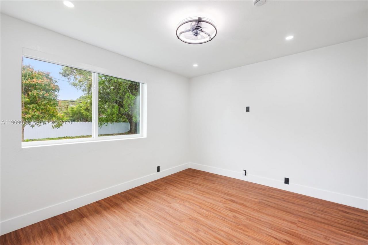 2520 NW 108th St, Miami, FL 33167 Photo