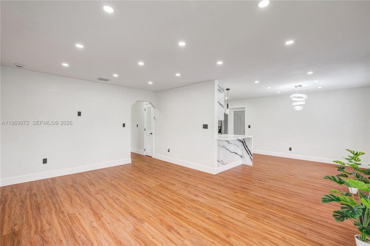 2520 NW 108th St, Miami, FL 33167 Photo