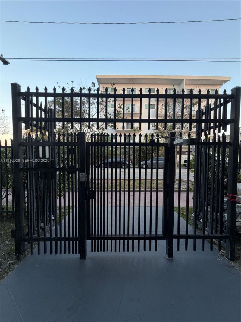 7900 Tatum Waterway Dr , Unit 506, Miami Beach, FL 33141 Photo