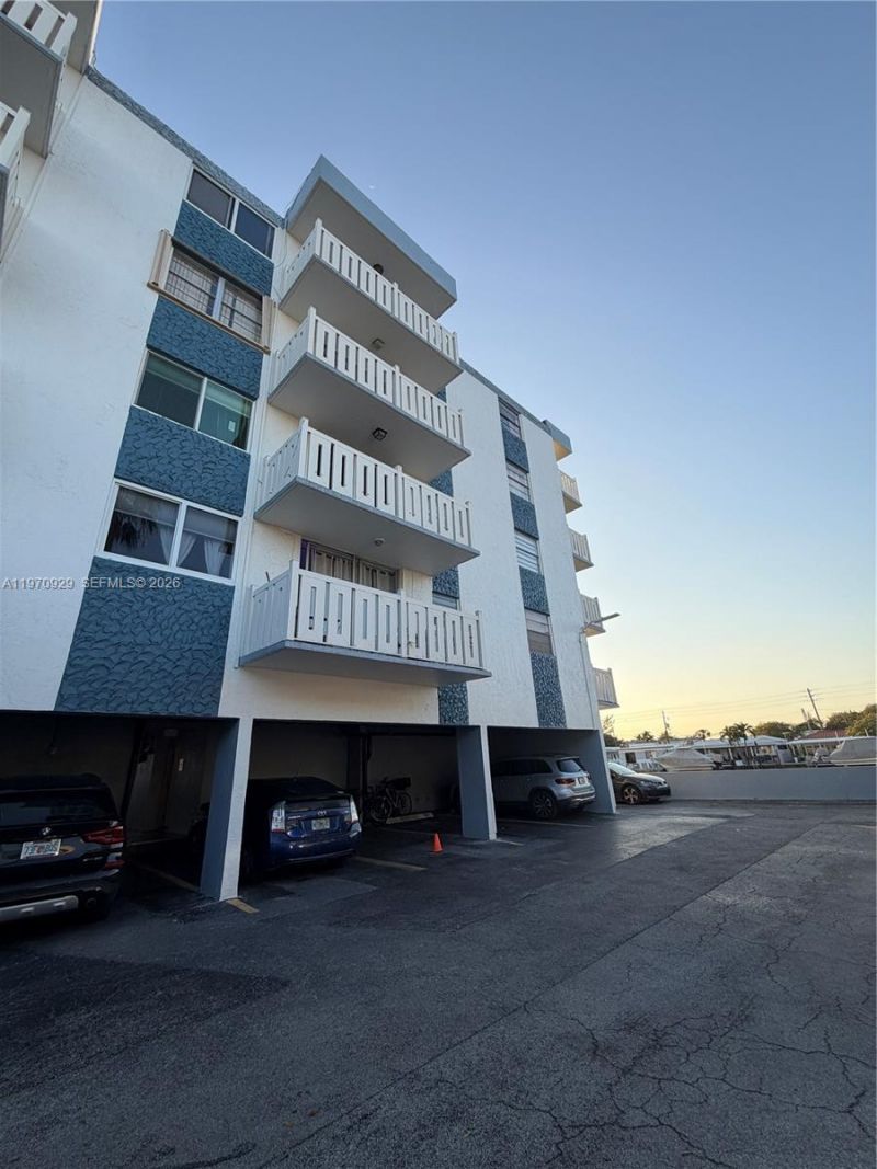 7900 Tatum Waterway Dr , Unit 506, Miami Beach, FL 33141 Photo