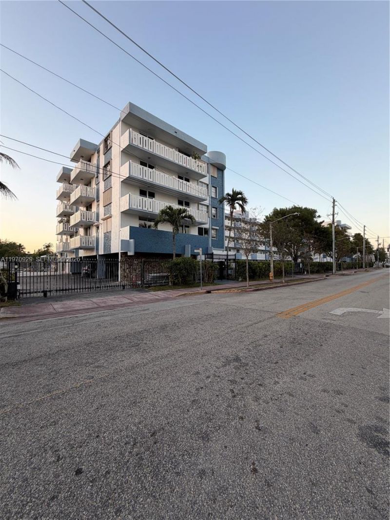 7900 Tatum Waterway Dr , Unit 506, Miami Beach, FL 33141 Photo