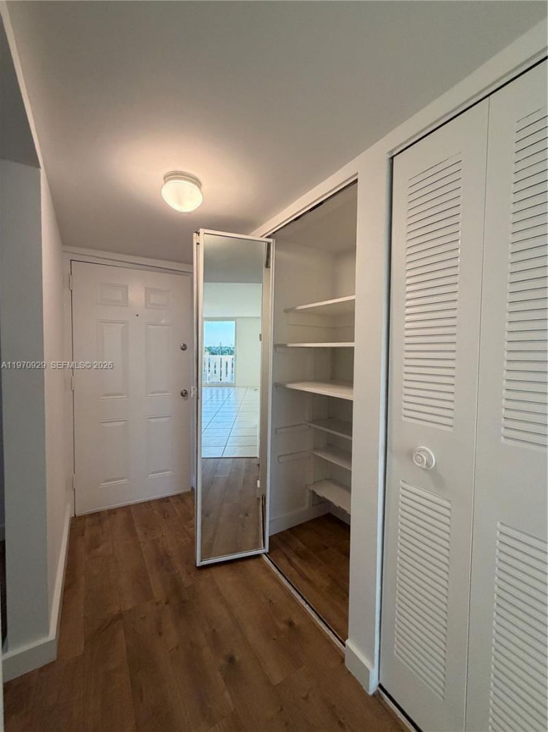 7900 Tatum Waterway Dr , Unit 506, Miami Beach, FL 33141 Photo