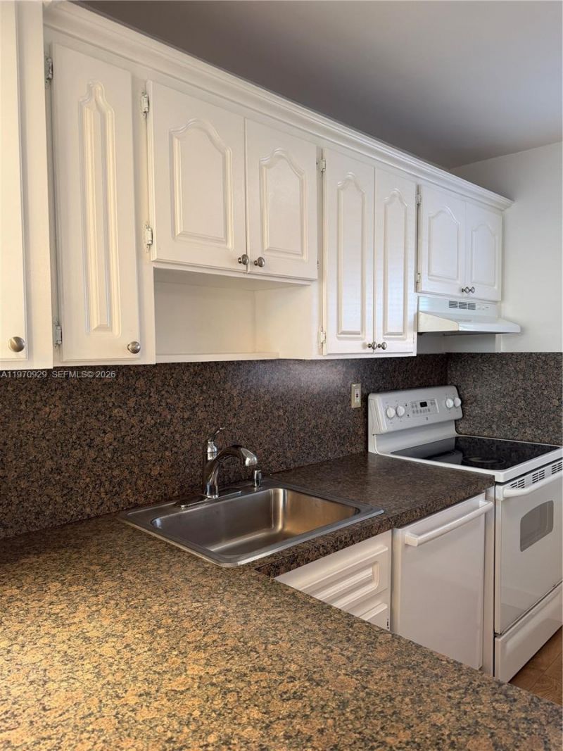 7900 Tatum Waterway Dr , Unit 506, Miami Beach, FL 33141 Photo