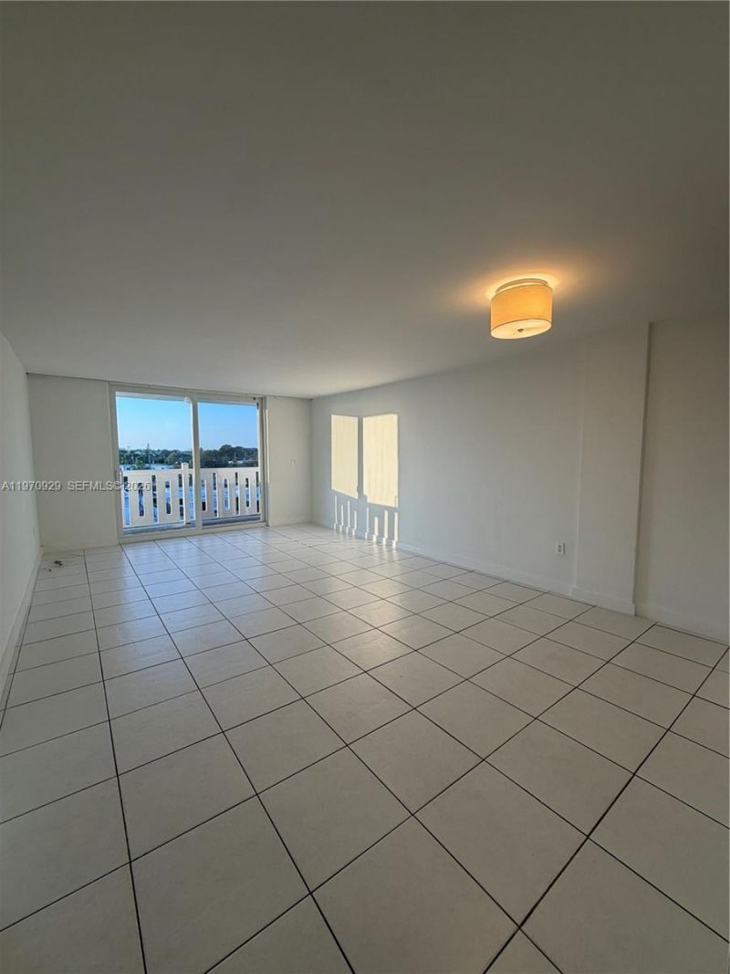 7900 Tatum Waterway Dr , Unit 506, Miami Beach, FL 33141 Photo