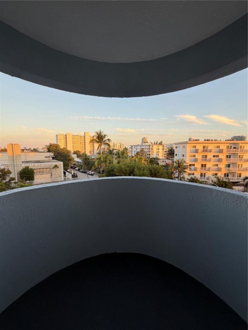 7900 Tatum Waterway Dr , Unit 506, Miami Beach, FL 33141 Photo