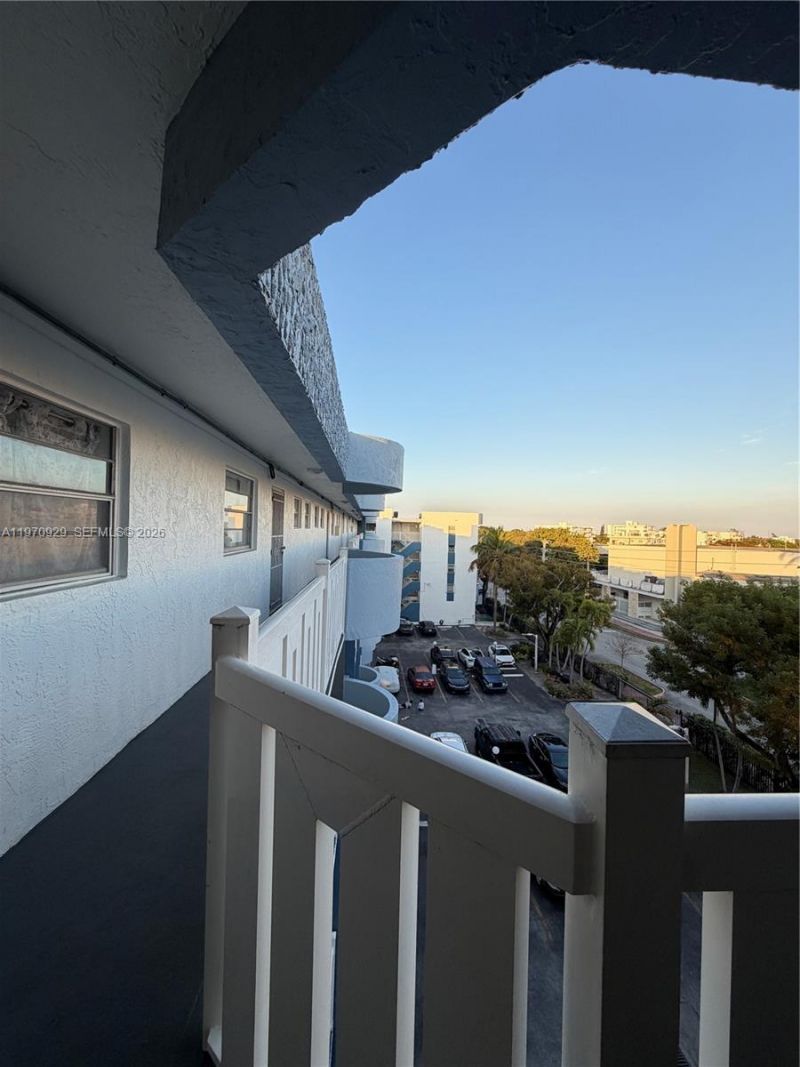 7900 Tatum Waterway Dr , Unit 506, Miami Beach, FL 33141 Photo