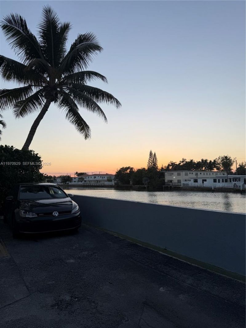 7900 Tatum Waterway Dr , Unit 506, Miami Beach, FL 33141 Photo