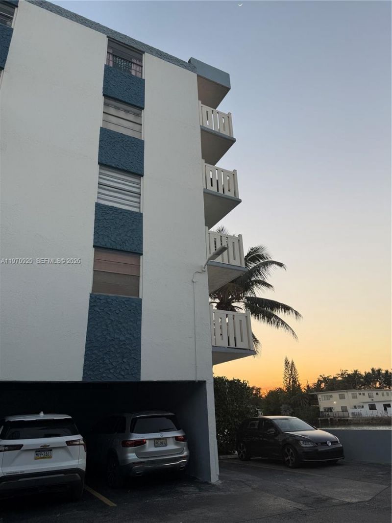 7900 Tatum Waterway Dr , Unit 506, Miami Beach, FL 33141 Photo