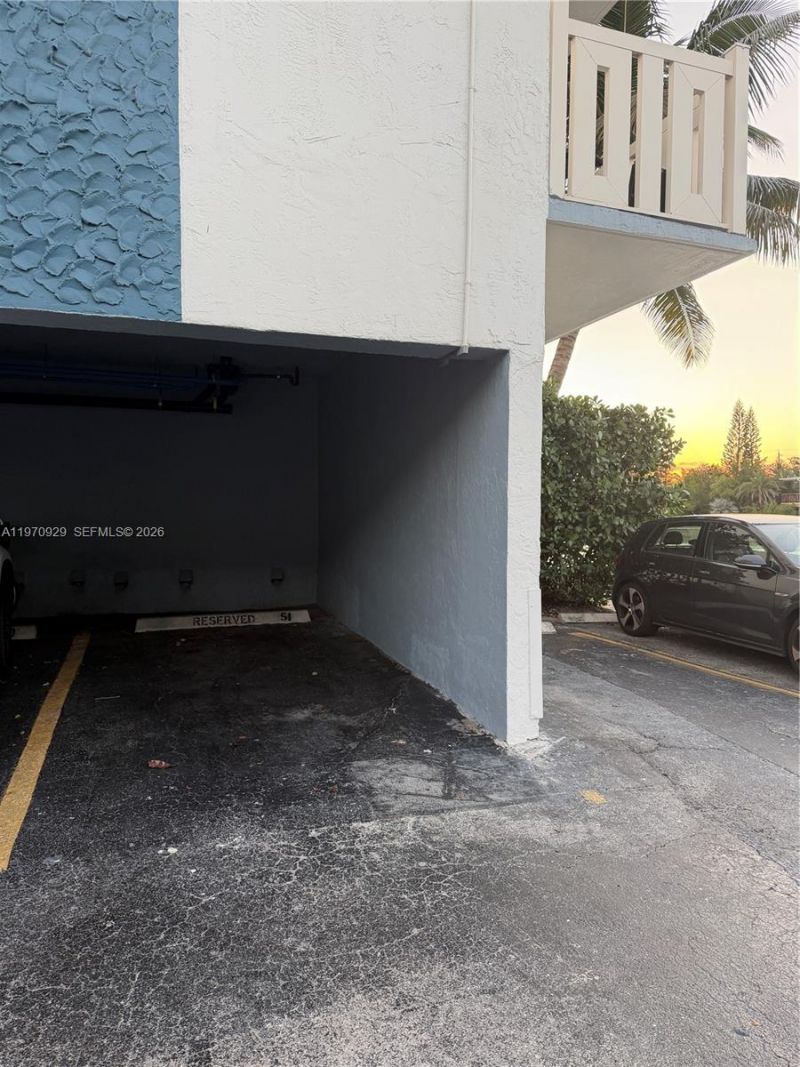 7900 Tatum Waterway Dr , Unit 506, Miami Beach, FL 33141 Photo