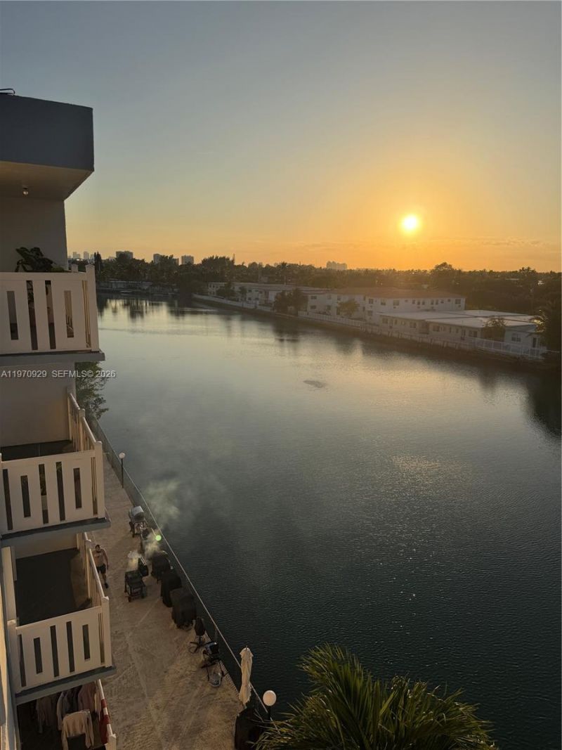 7900 Tatum Waterway Dr , Unit 506, Miami Beach, FL 33141 Photo