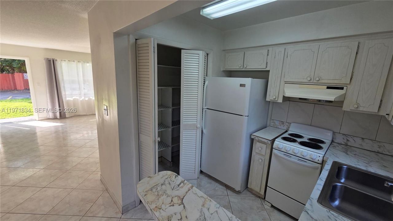 2420 Johnson St , Unit 104, Hollywood, FL 33020 Photo