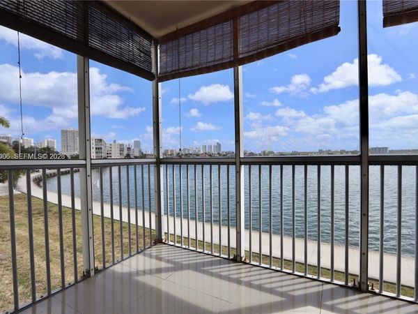 2910 Point East Dr , Unit M204, Aventura, FL 33160