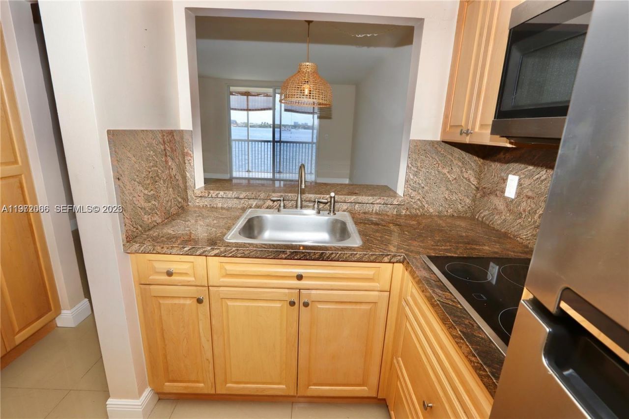 2910 Point East Dr , Unit M204, Aventura, FL 33160 Photo