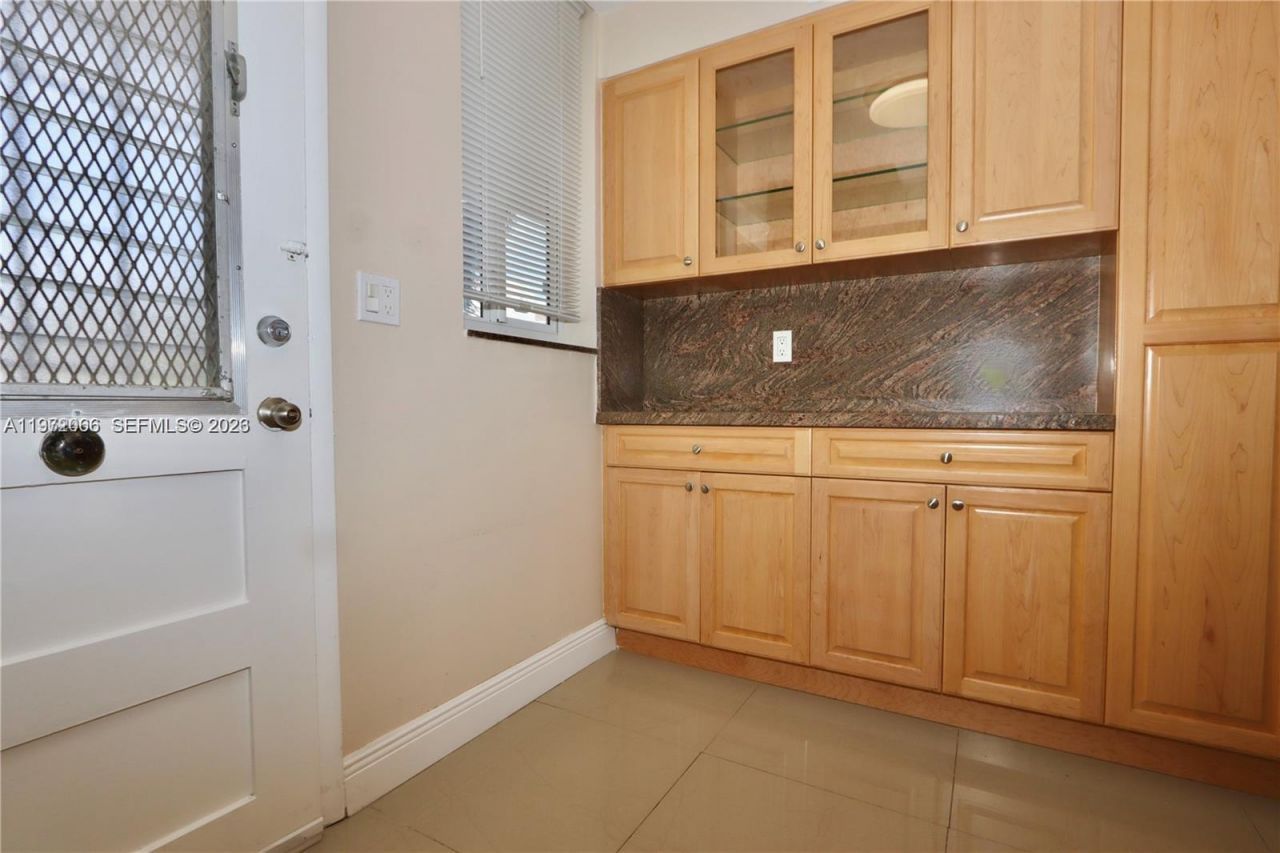 2910 Point East Dr , Unit M204, Aventura, FL 33160 Photo