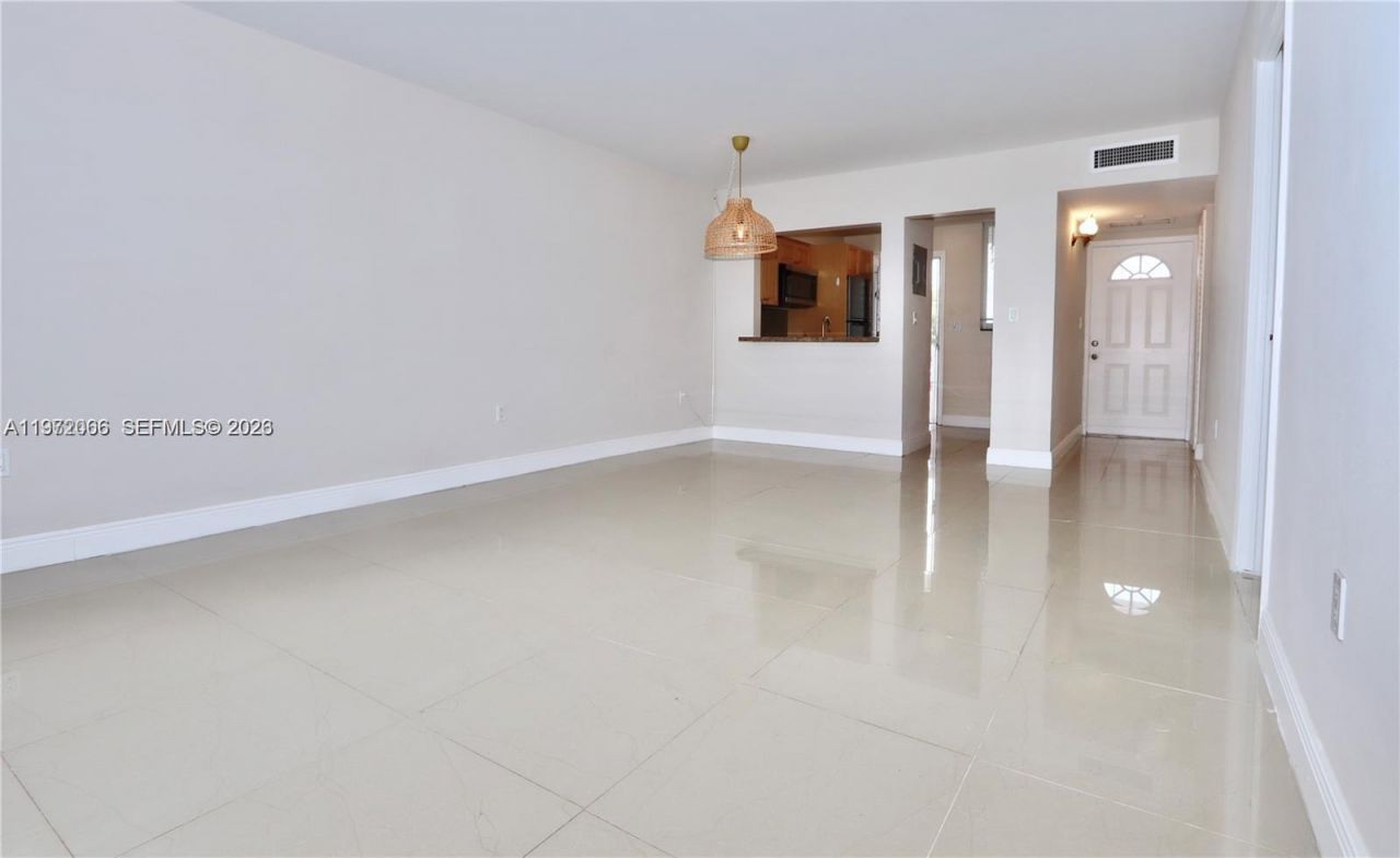 2910 Point East Dr , Unit M204, Aventura, FL 33160 Photo