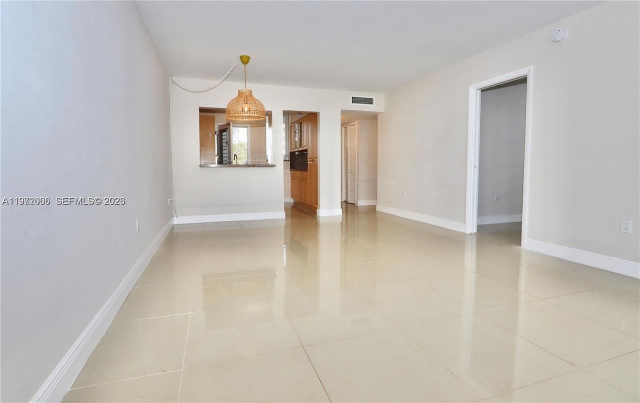 2910 Point East Dr , Unit M204, Aventura, FL 33160 Photo