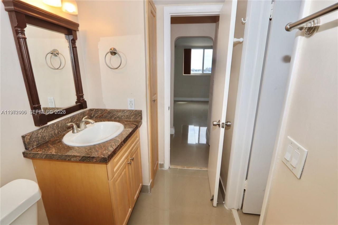 2910 Point East Dr , Unit M204, Aventura, FL 33160 Photo