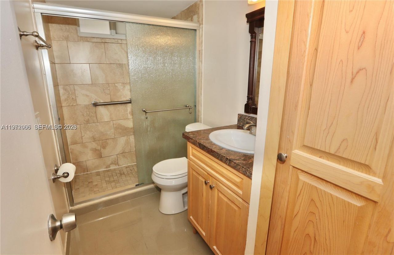 2910 Point East Dr , Unit M204, Aventura, FL 33160 Photo