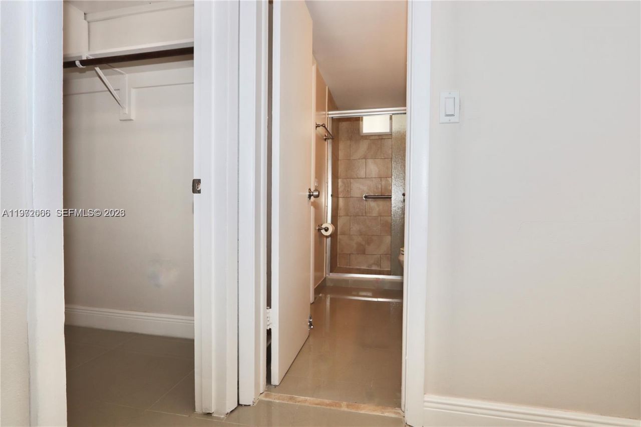 2910 Point East Dr , Unit M204, Aventura, FL 33160 Photo