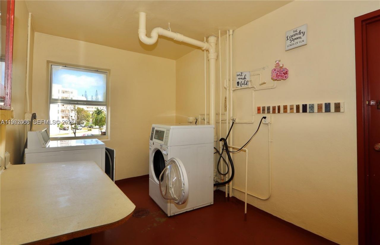 2910 Point East Dr , Unit M204, Aventura, FL 33160 Photo