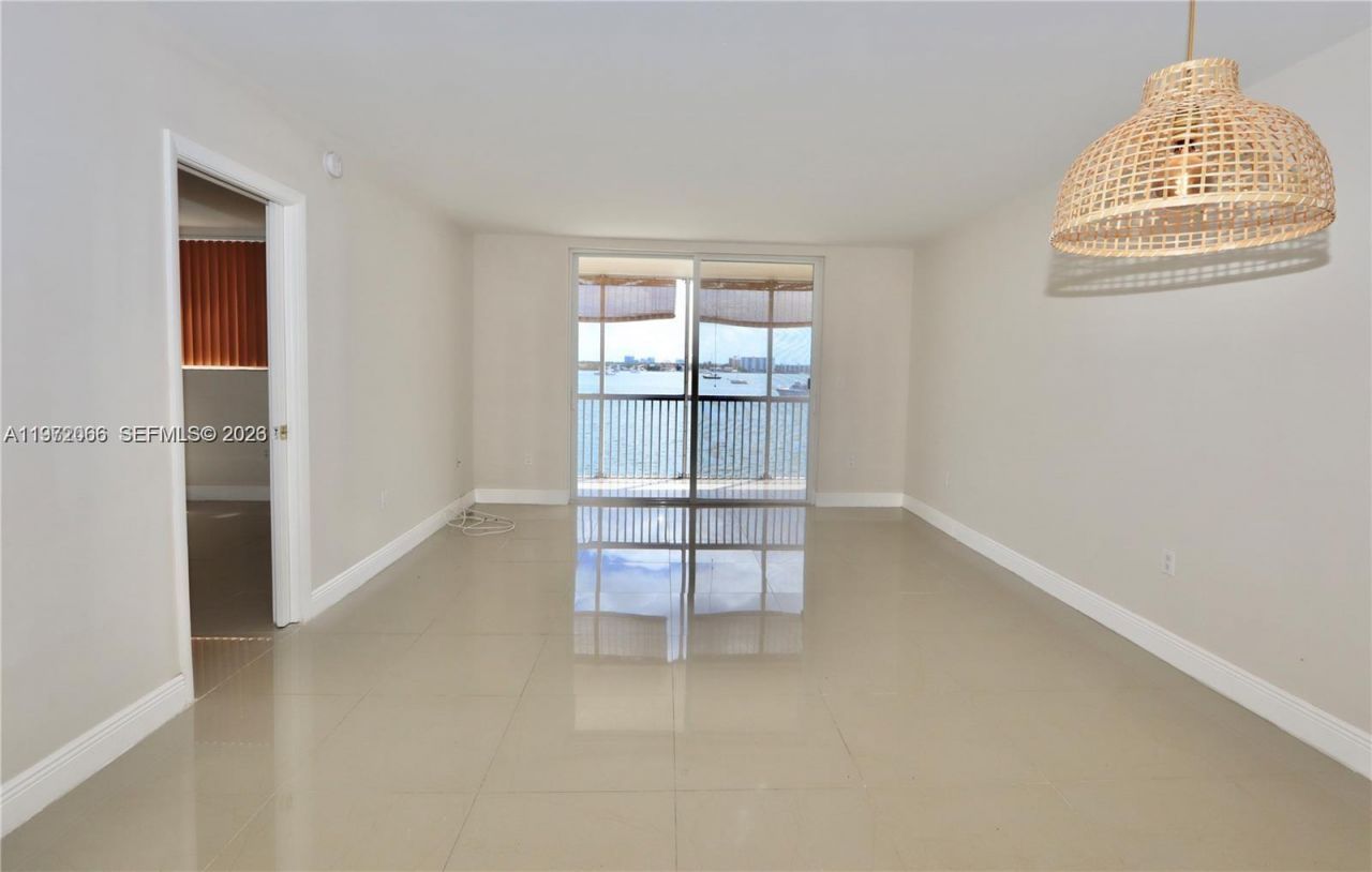 2910 Point East Dr , Unit M204, Aventura, FL 33160 Photo