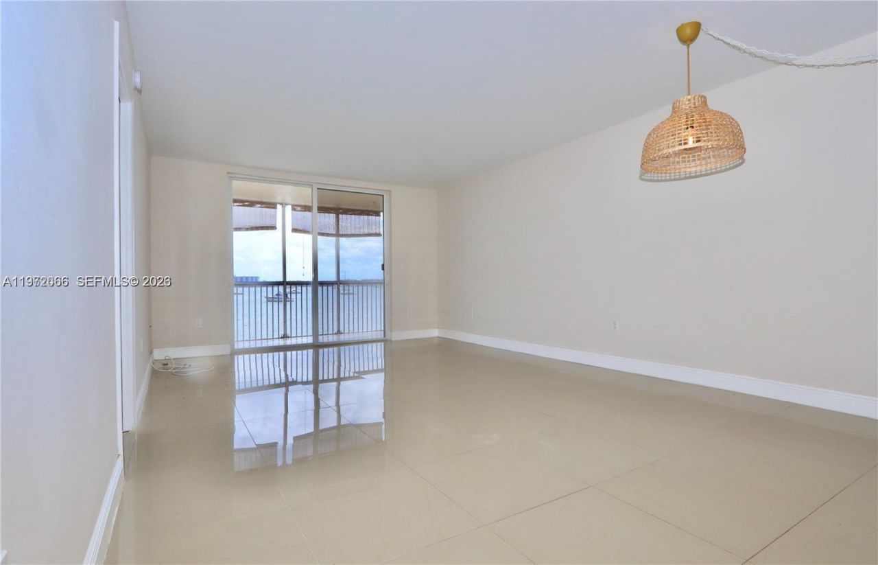 2910 Point East Dr , Unit M204, Aventura, FL 33160 Photo