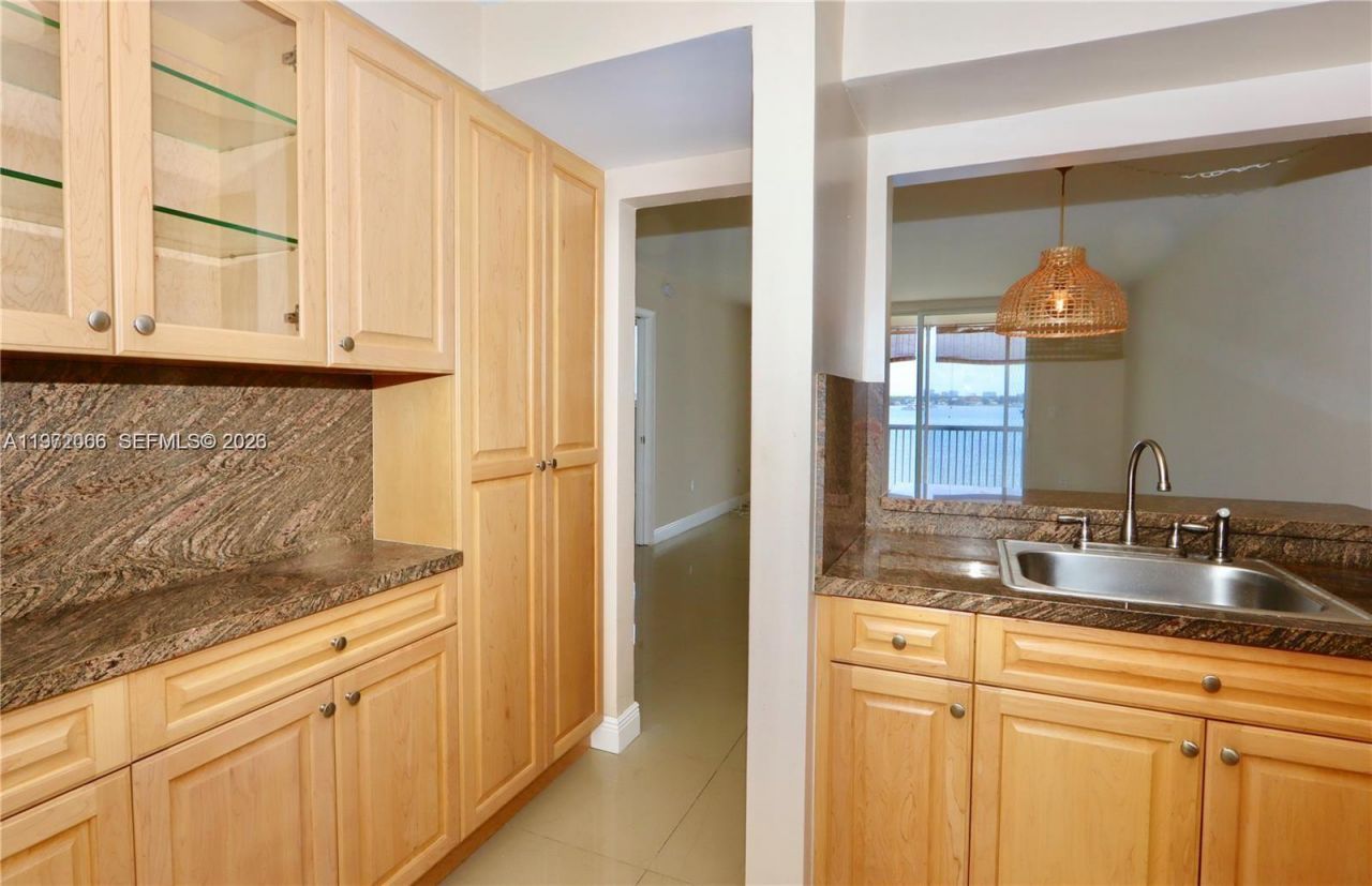 2910 Point East Dr , Unit M204, Aventura, FL 33160 Photo