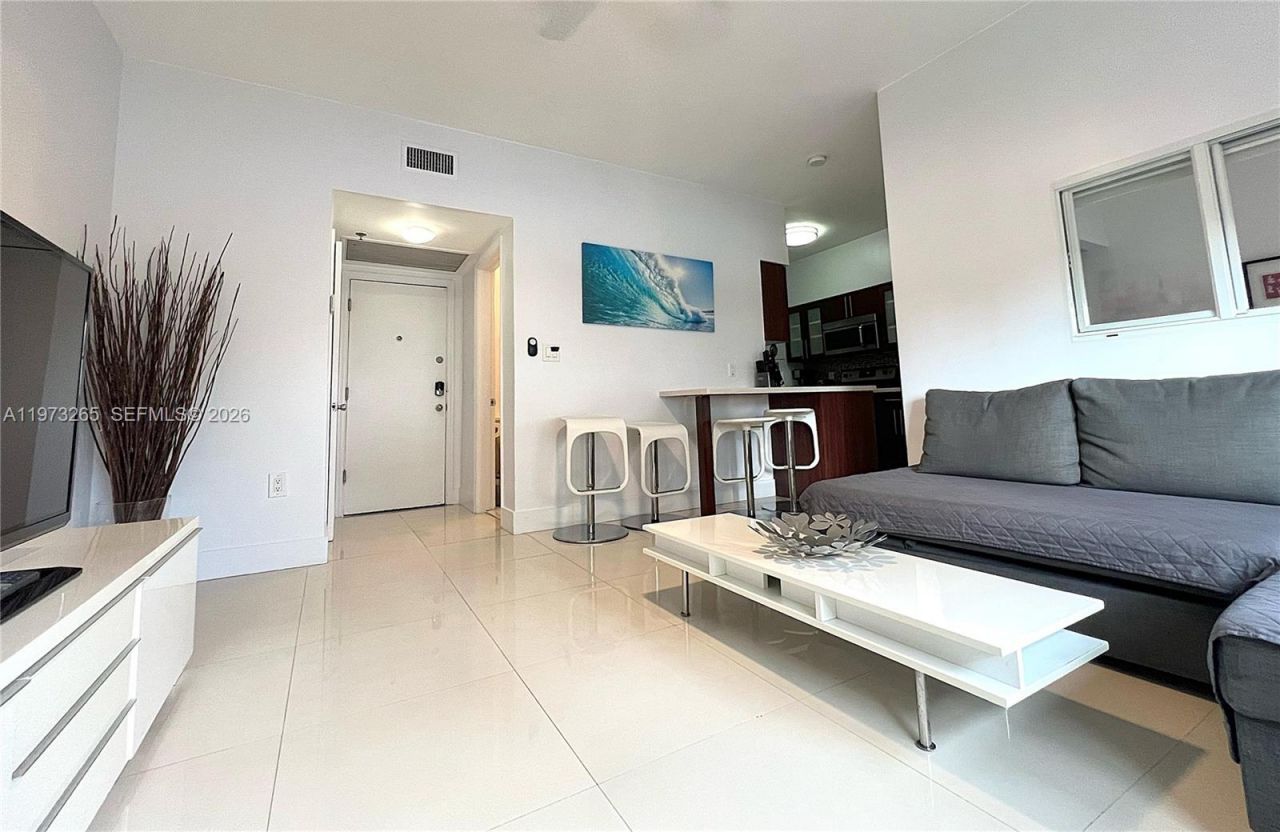 1100 Collins Ave , Unit 303, Miami Beach, FL 33139 Photo