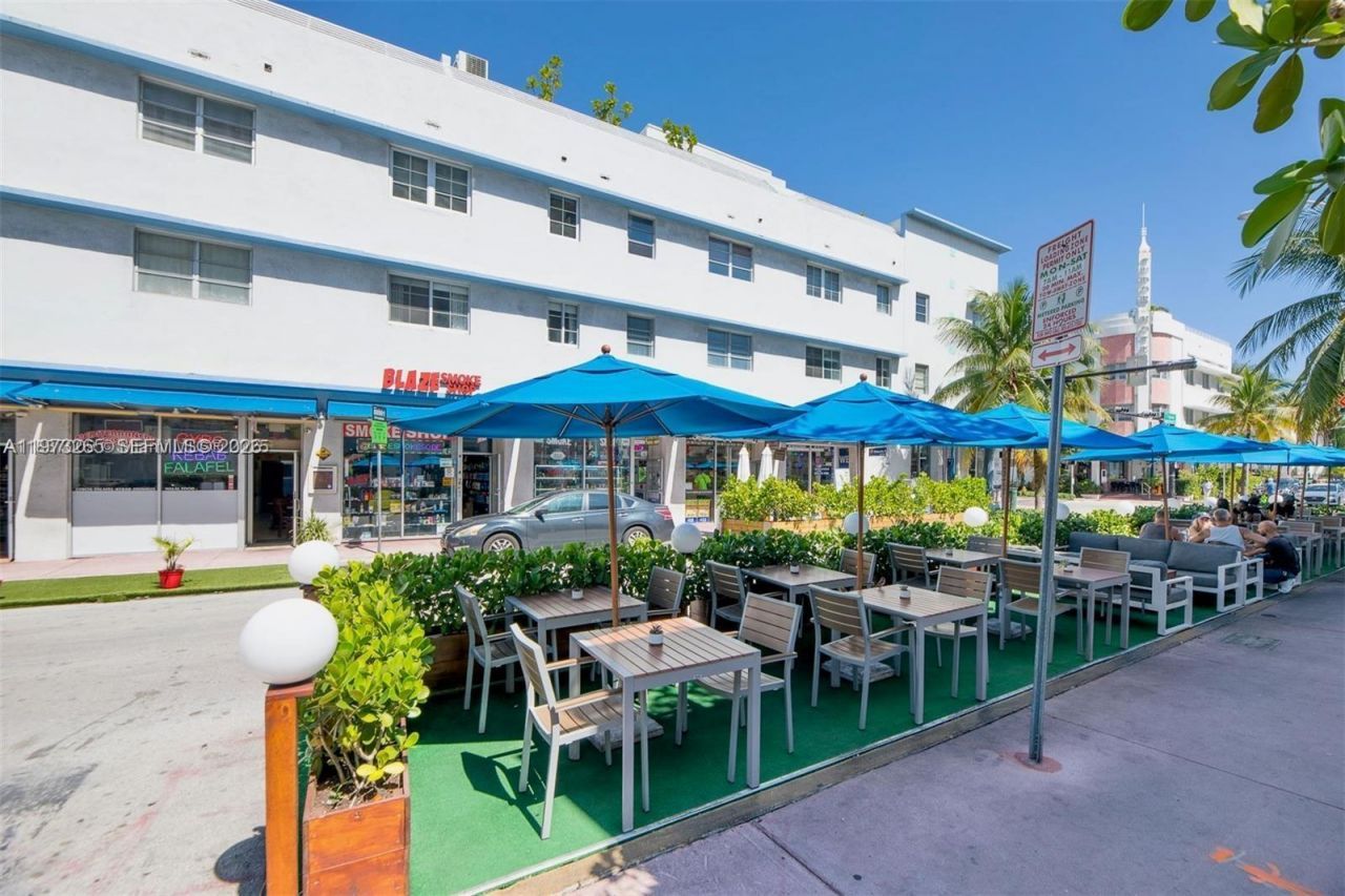 1100 Collins Ave , Unit 303, Miami Beach, FL 33139 Photo