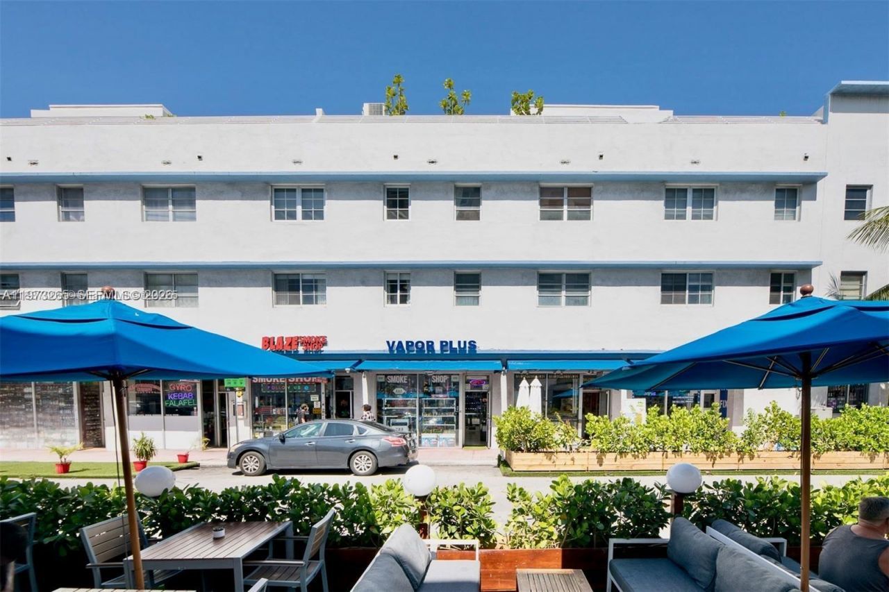 1100 Collins Ave , Unit 303, Miami Beach, FL 33139 Photo