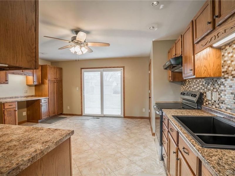 511 Rohr Lane, Englewood, OH 45322 Photo 9