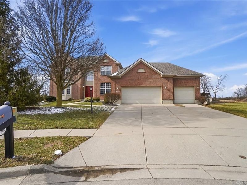 206 Cloverleaf Circle, Englewood, OH 45322 Photo 2