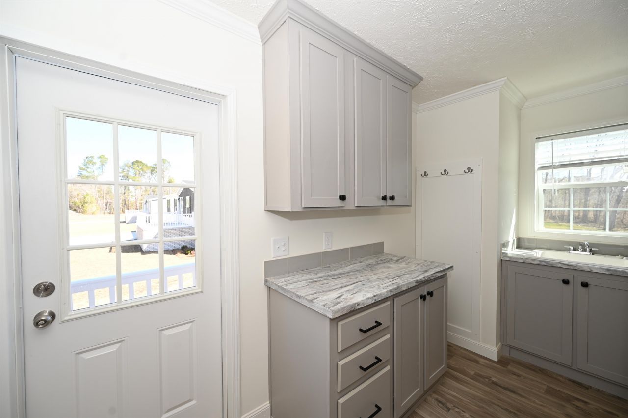 595 Loop Circle Photo 25