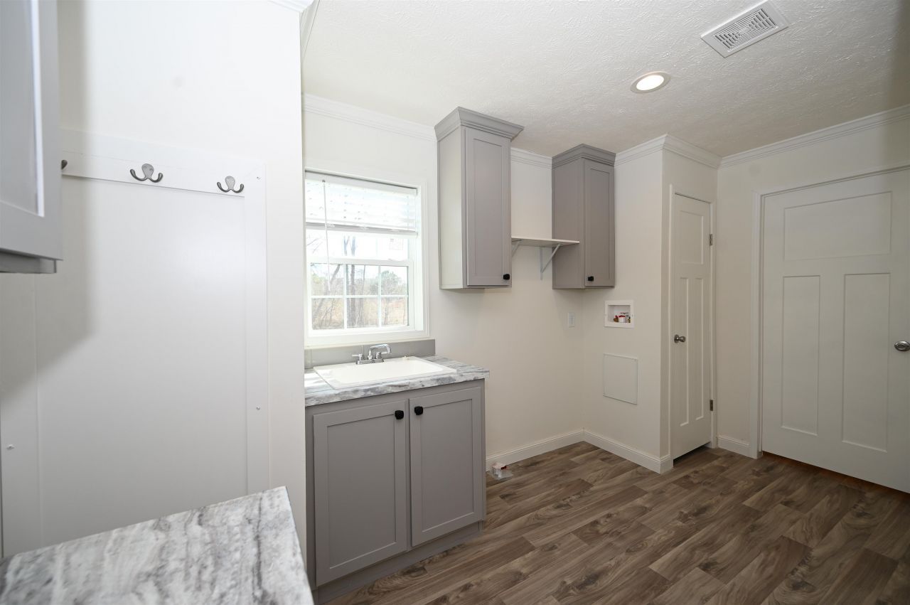 595 Loop Circle Photo 26