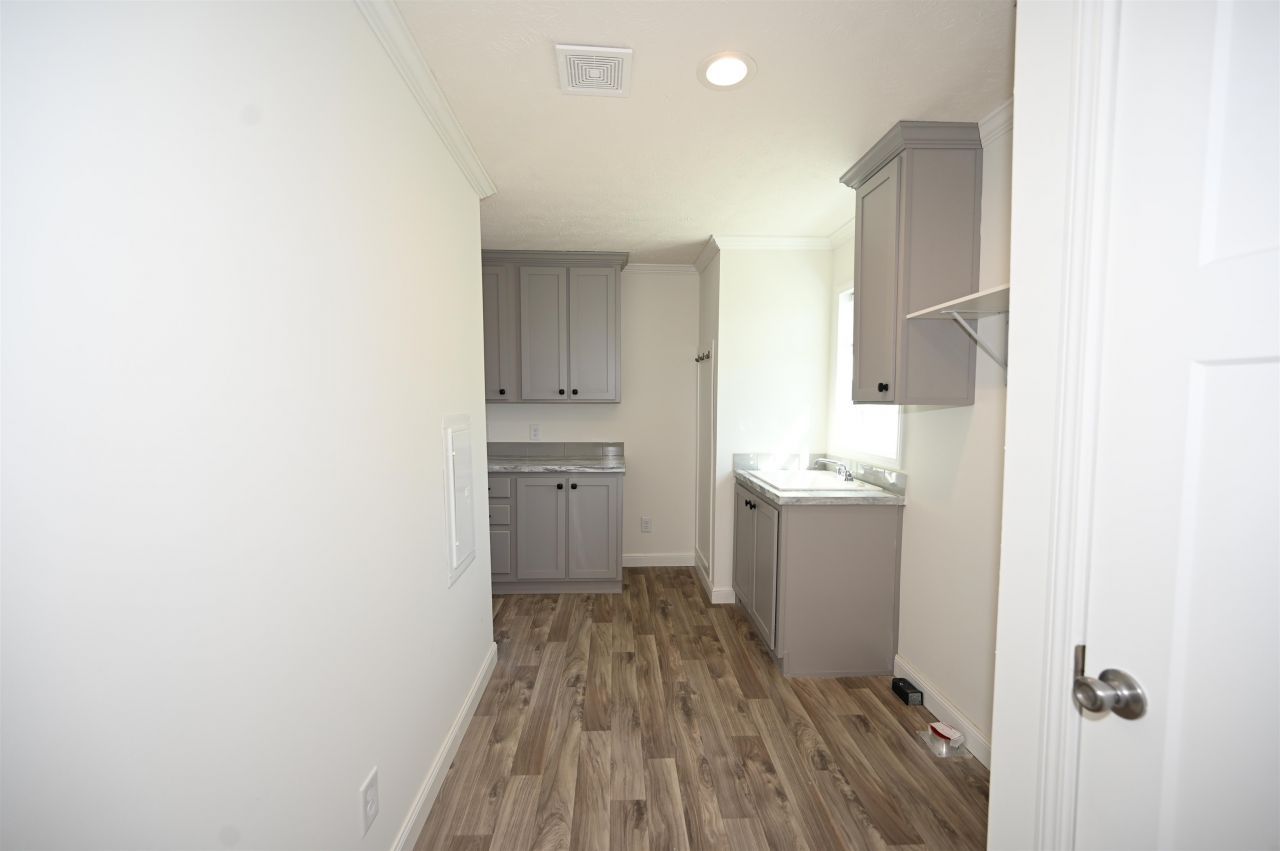 595 Loop Circle Photo 27