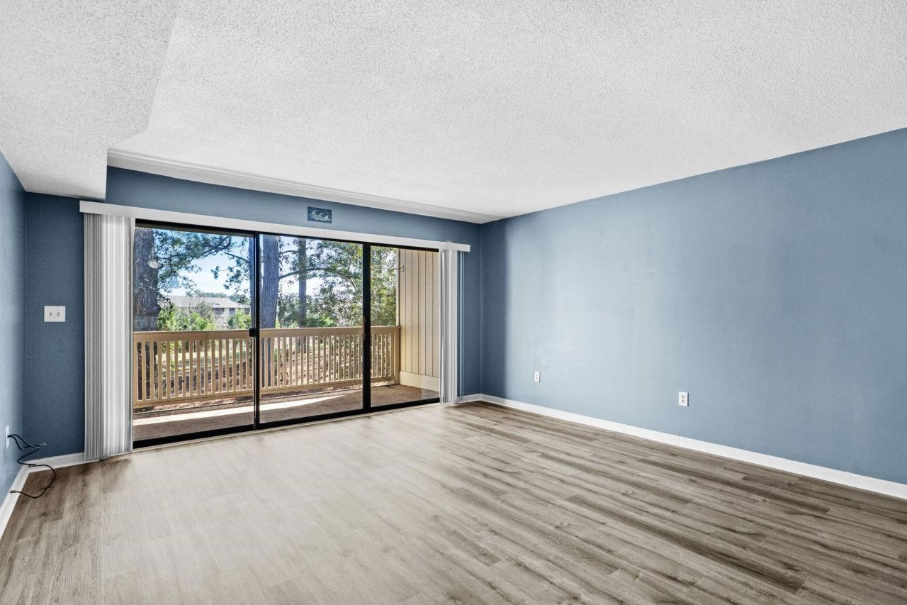 4218 Pinehurst Circle  Photo 7