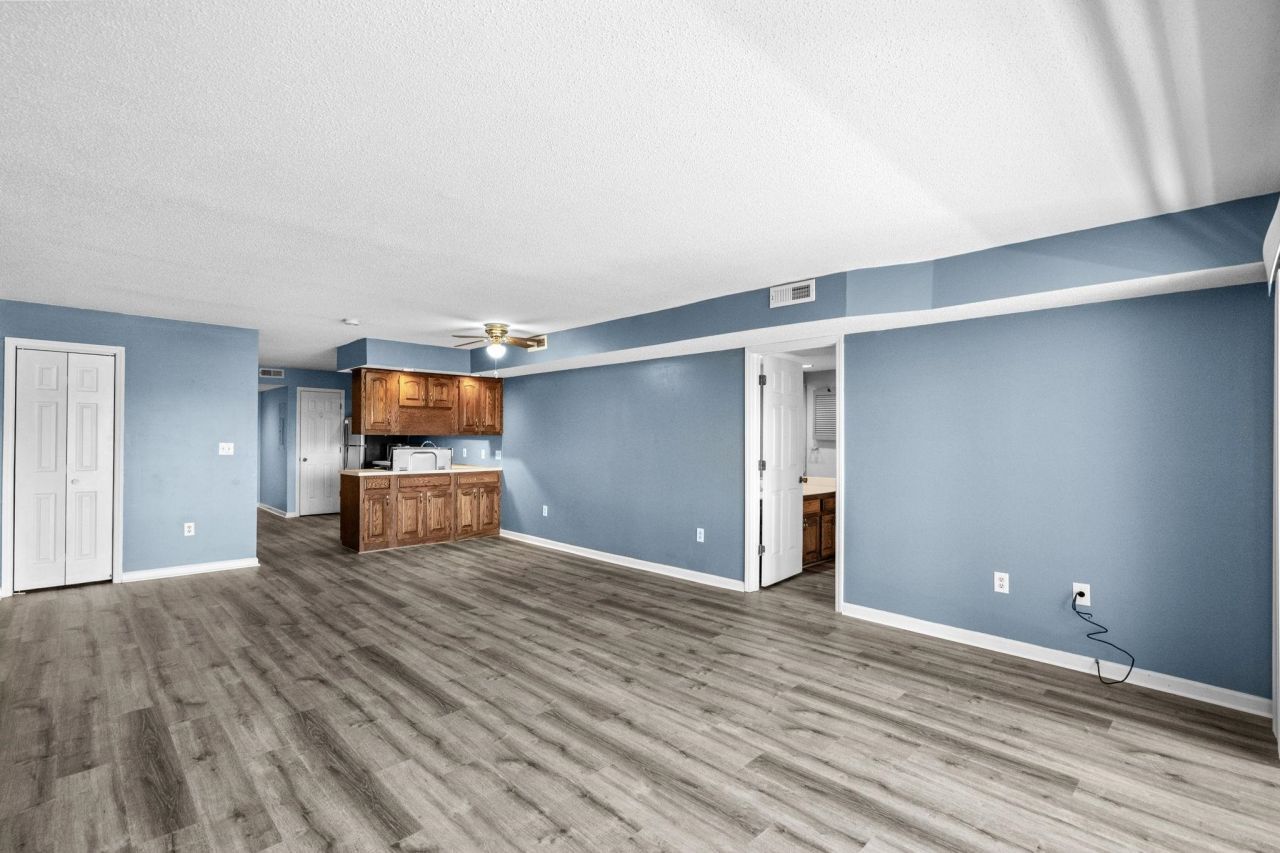 4218 Pinehurst Circle  Photo 9