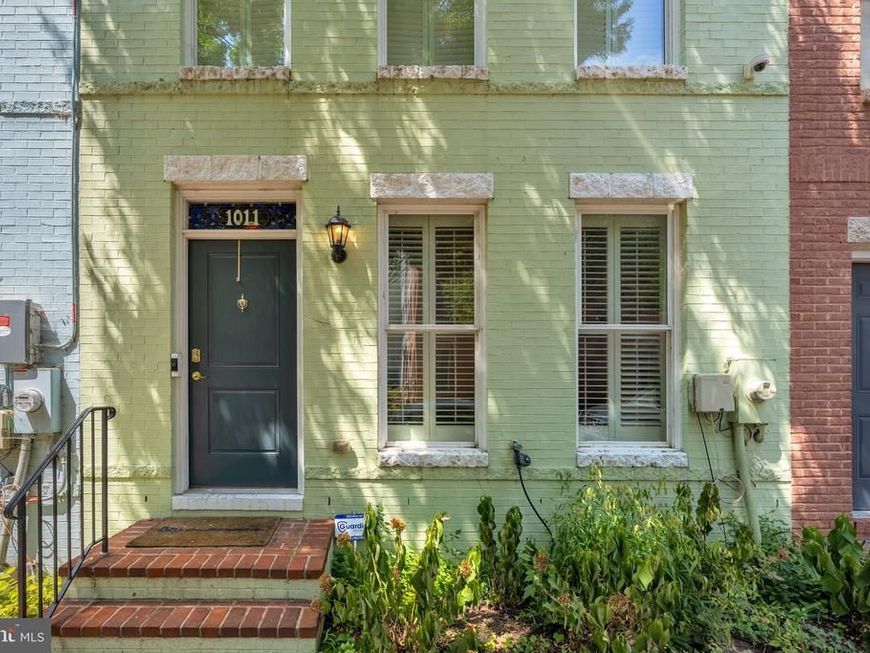 1011 3rd Place Se, Washington, DC 20003 Main Photo