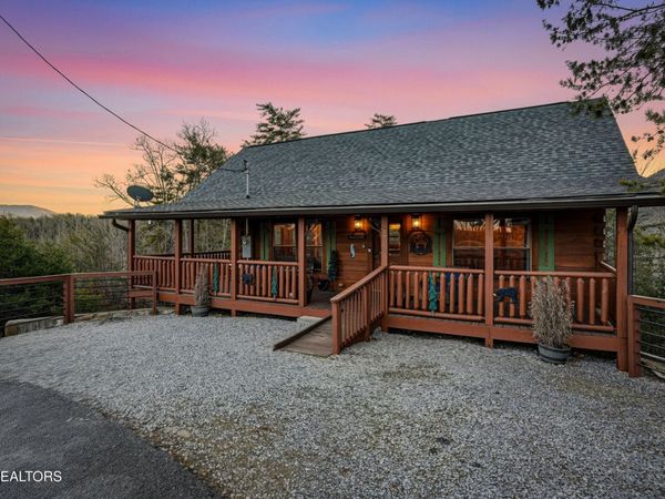 1713 Bear View Rd, Sevierville, TN 37876