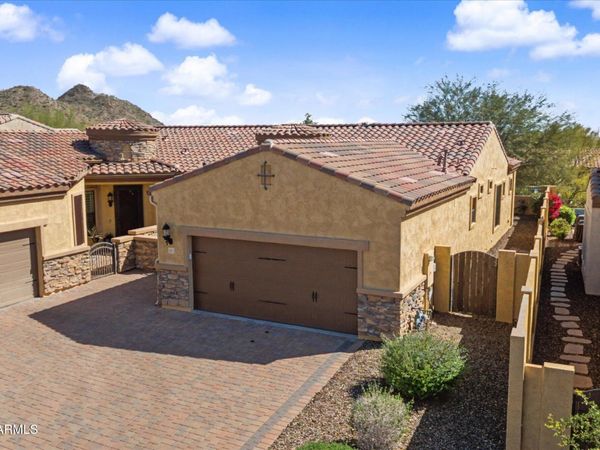 1813 N Red Cliff, Mesa, AZ 85207