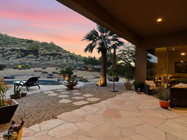 5565 W PINNACLE HILL Drive W, Glendale, AZ 85310